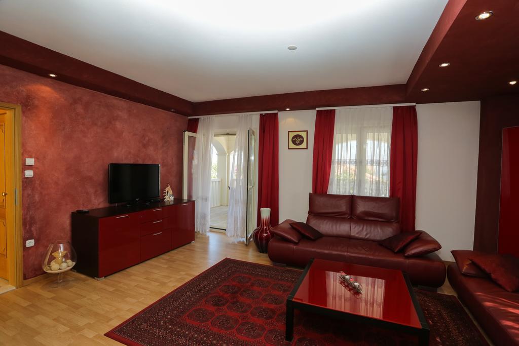 Manda Apartment